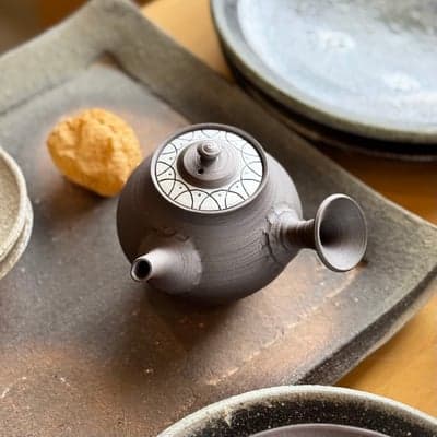黒泥象嵌茶注