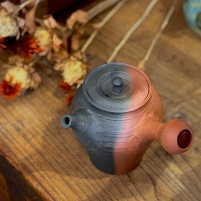 朱泥窯変 茶注 (木箱付)