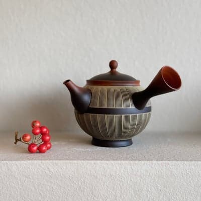 窯変 緑櫛目(高台丸型)茶注 木箱入